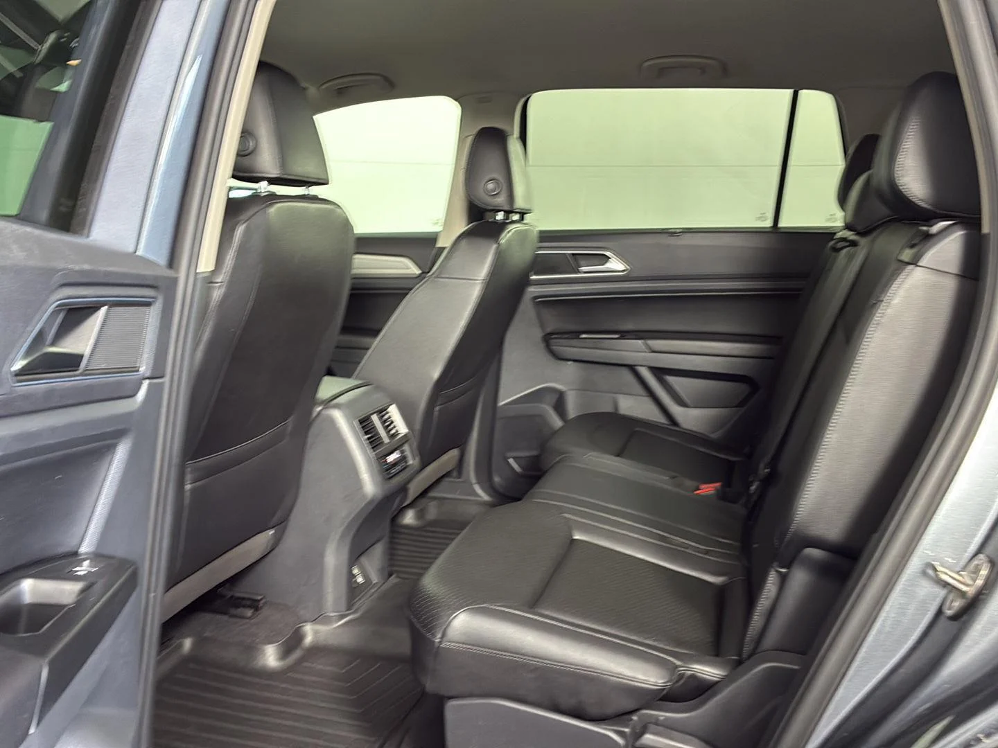 Used 2019 Platinum Gray Metallic Volkswagen 3.6L V6 SE image 21