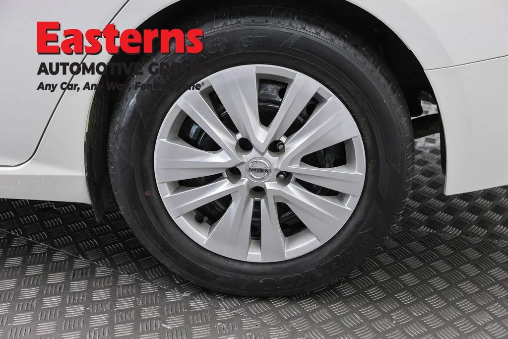 Used 2024 White Nissan 2.5 S image 32