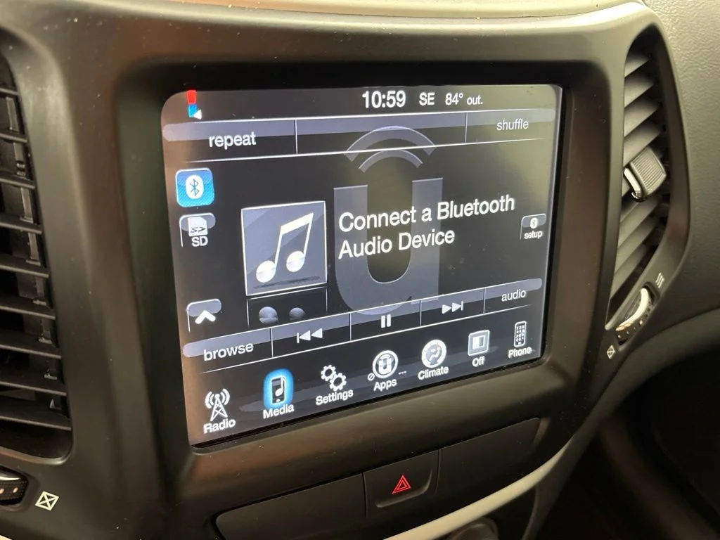 Used 2018 Blue Jeep Latitude Plus image 28