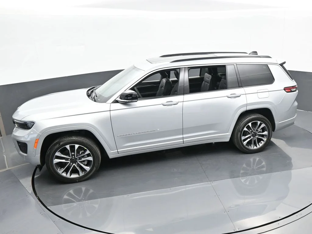 Used 2024 Silver Zynith Jeep Overland image 41