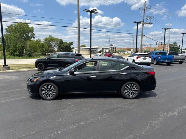 Used 2025 Black Nissan 2.5 SV image 2