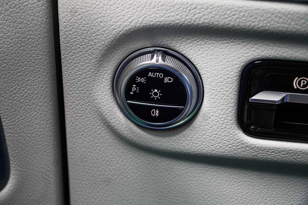 Used 2023 Blue Mercedes-Benz 450 image 38