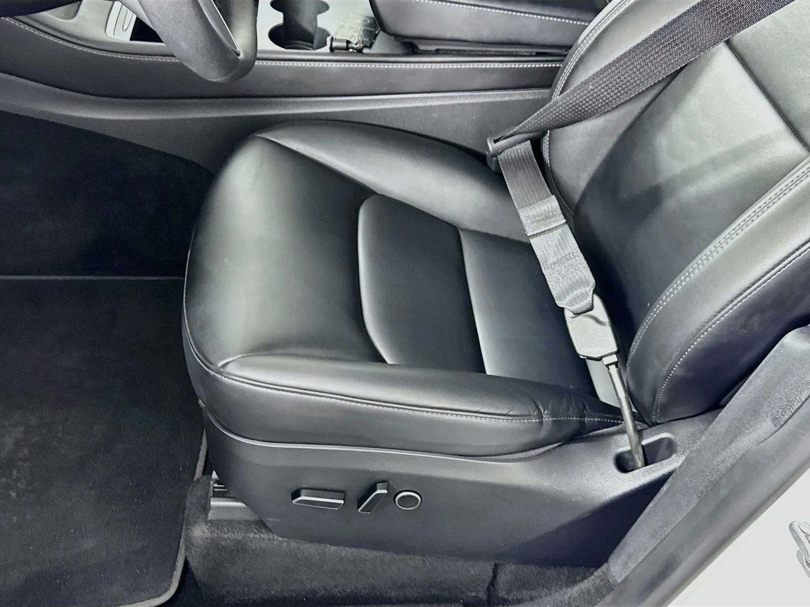 Used 2023  Tesla Long Range image 13