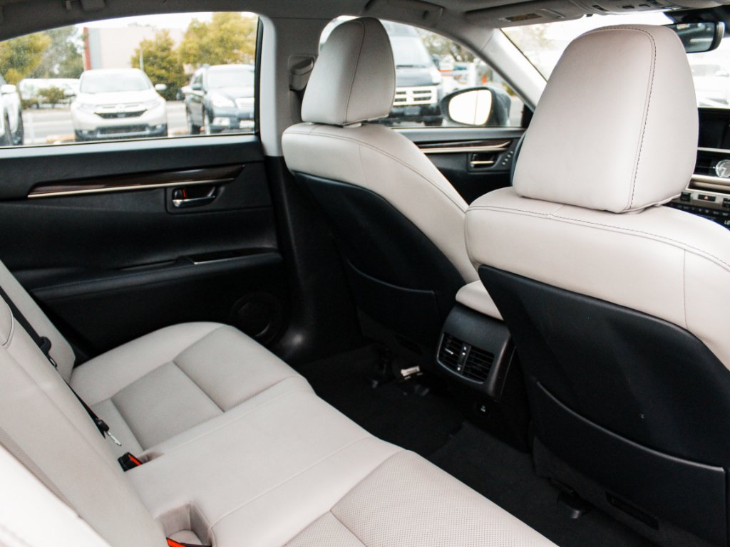 Used 2018 Nebula Gray Pearl Lexus Base image 30