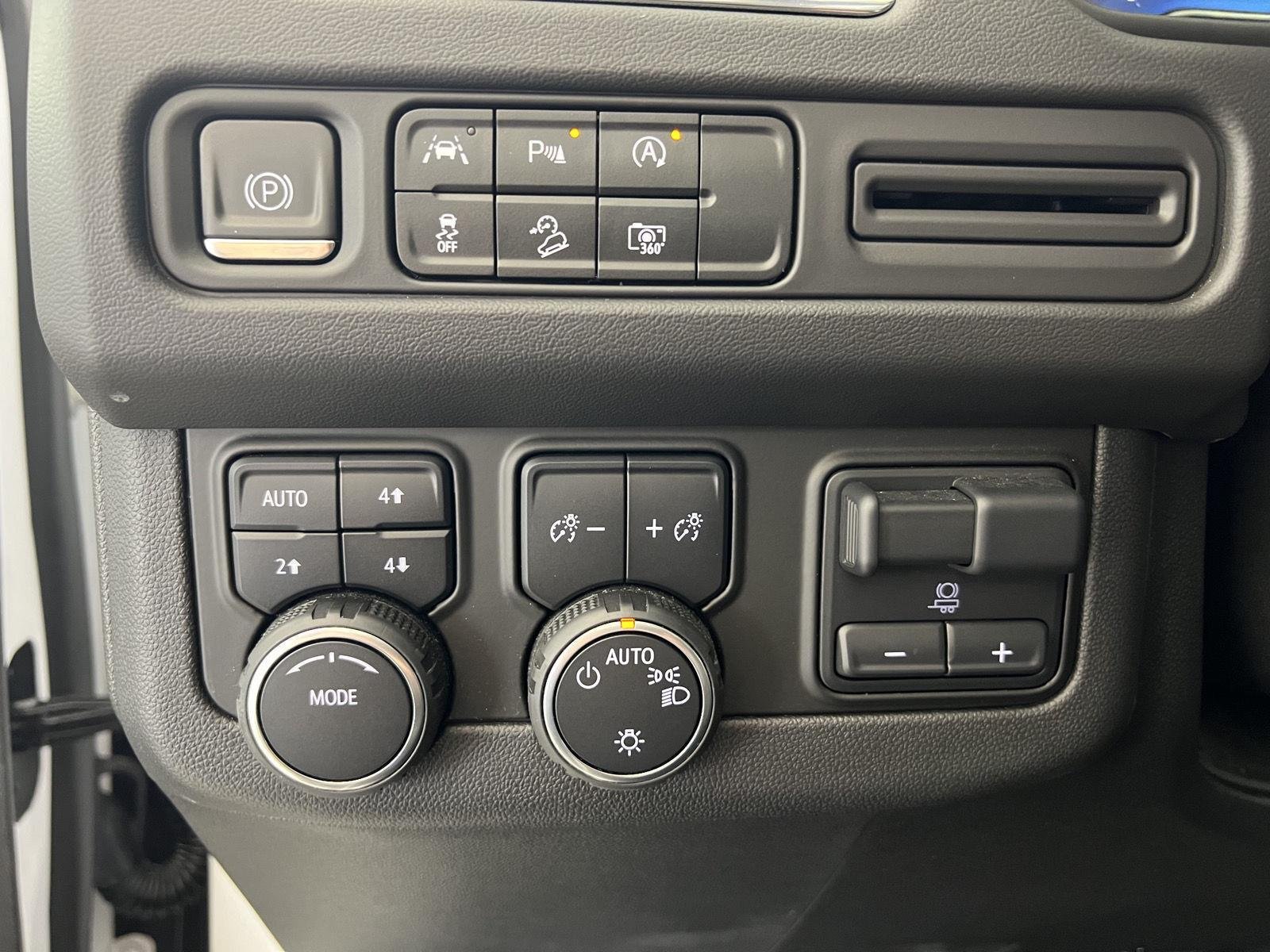 Used 2024 Summit White Chevrolet Z71 image 9