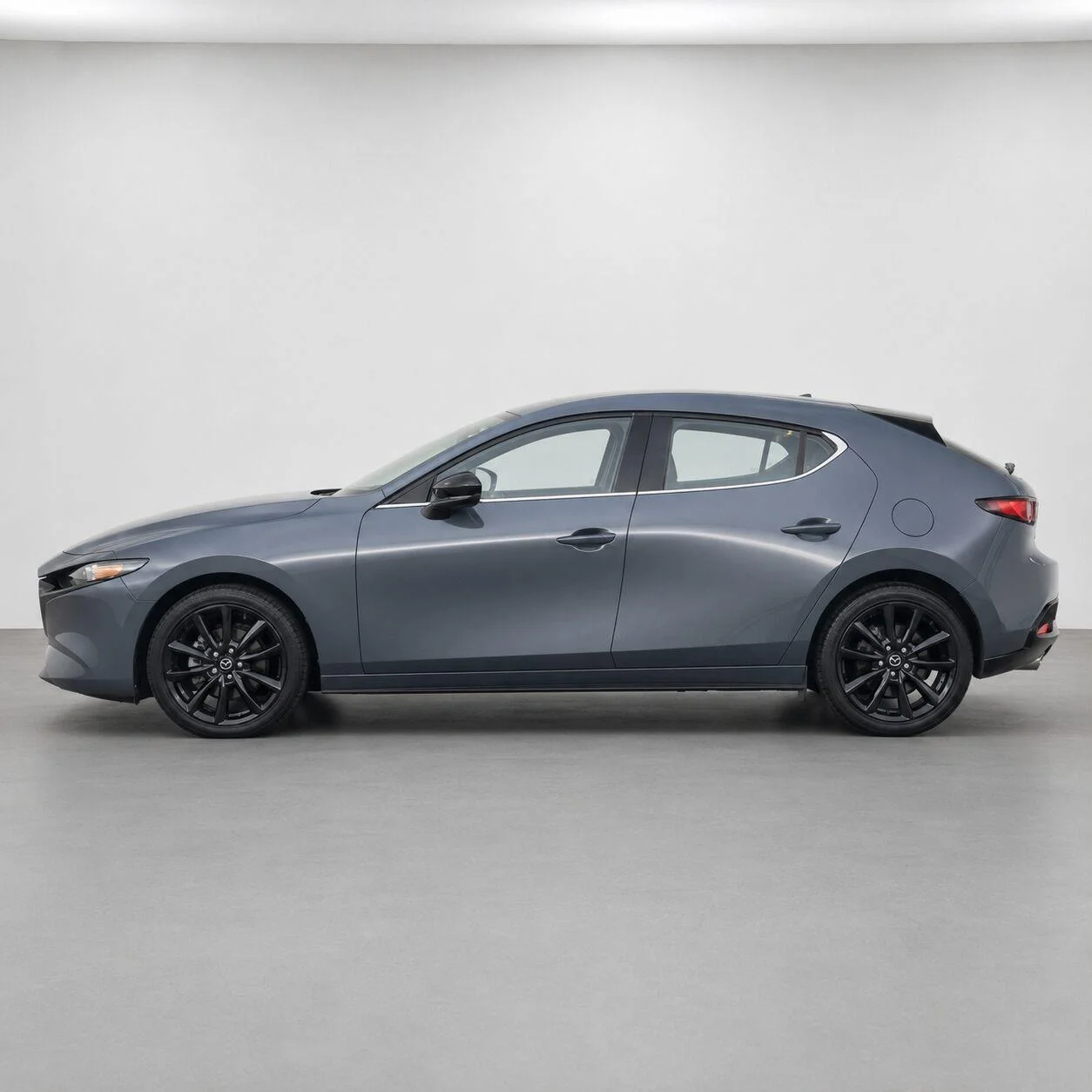 Used 2022 Polymetal Gray Metallic Mazda Carbon Edition image 2