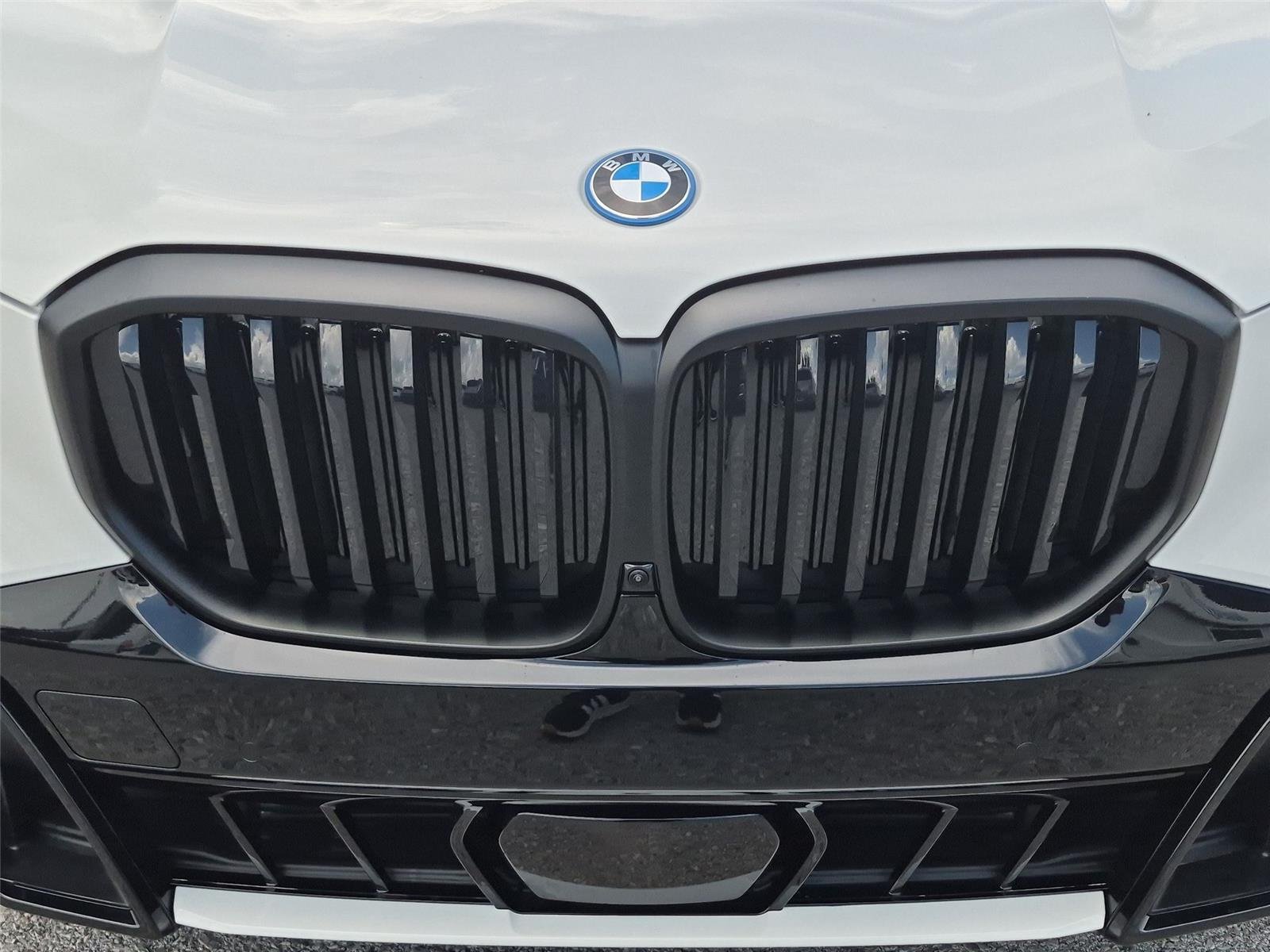 New 2026 Alpine White BMW xDrive50e image 14