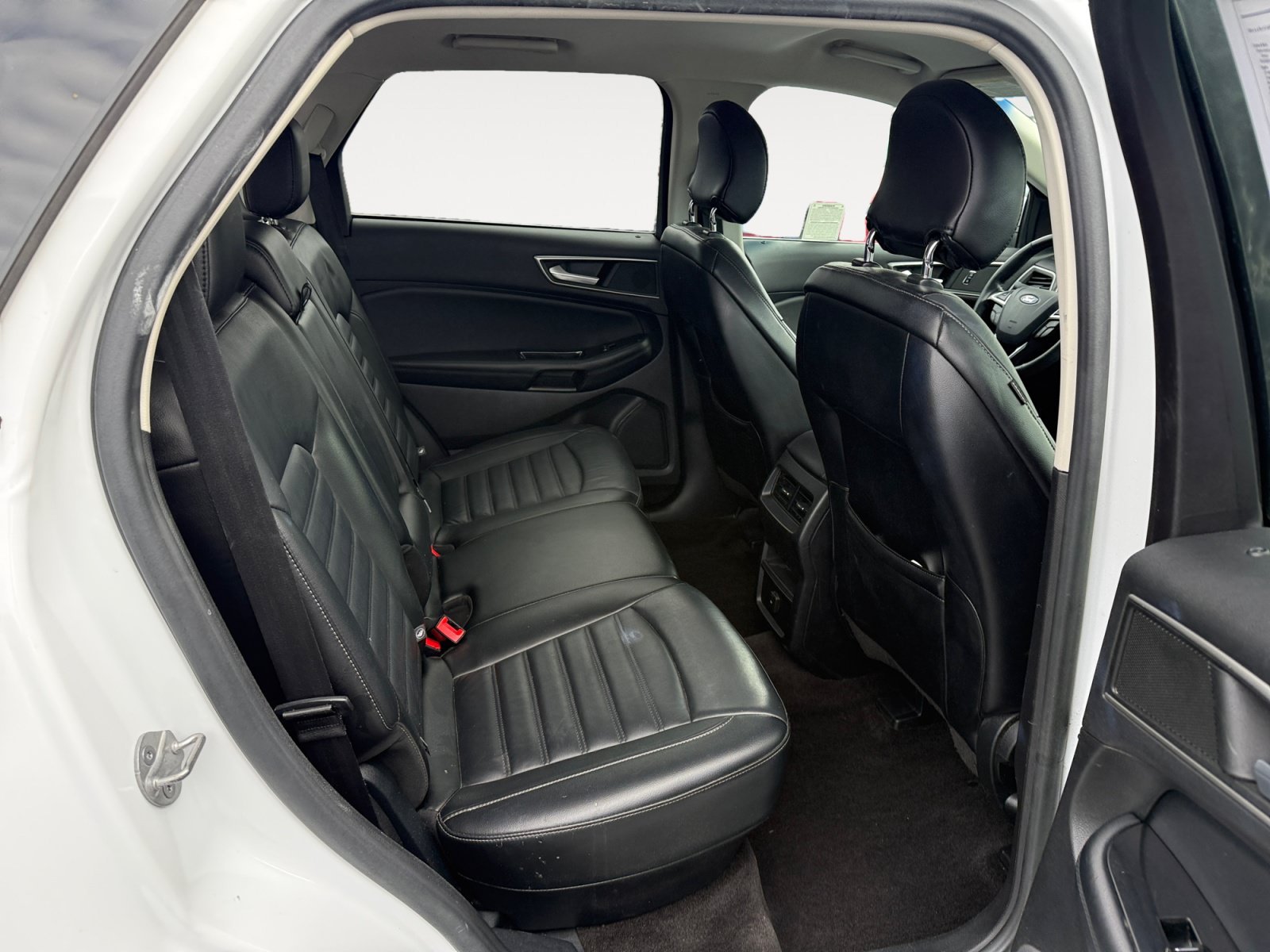 Used 2016 Oxford White Ford SEL image 18