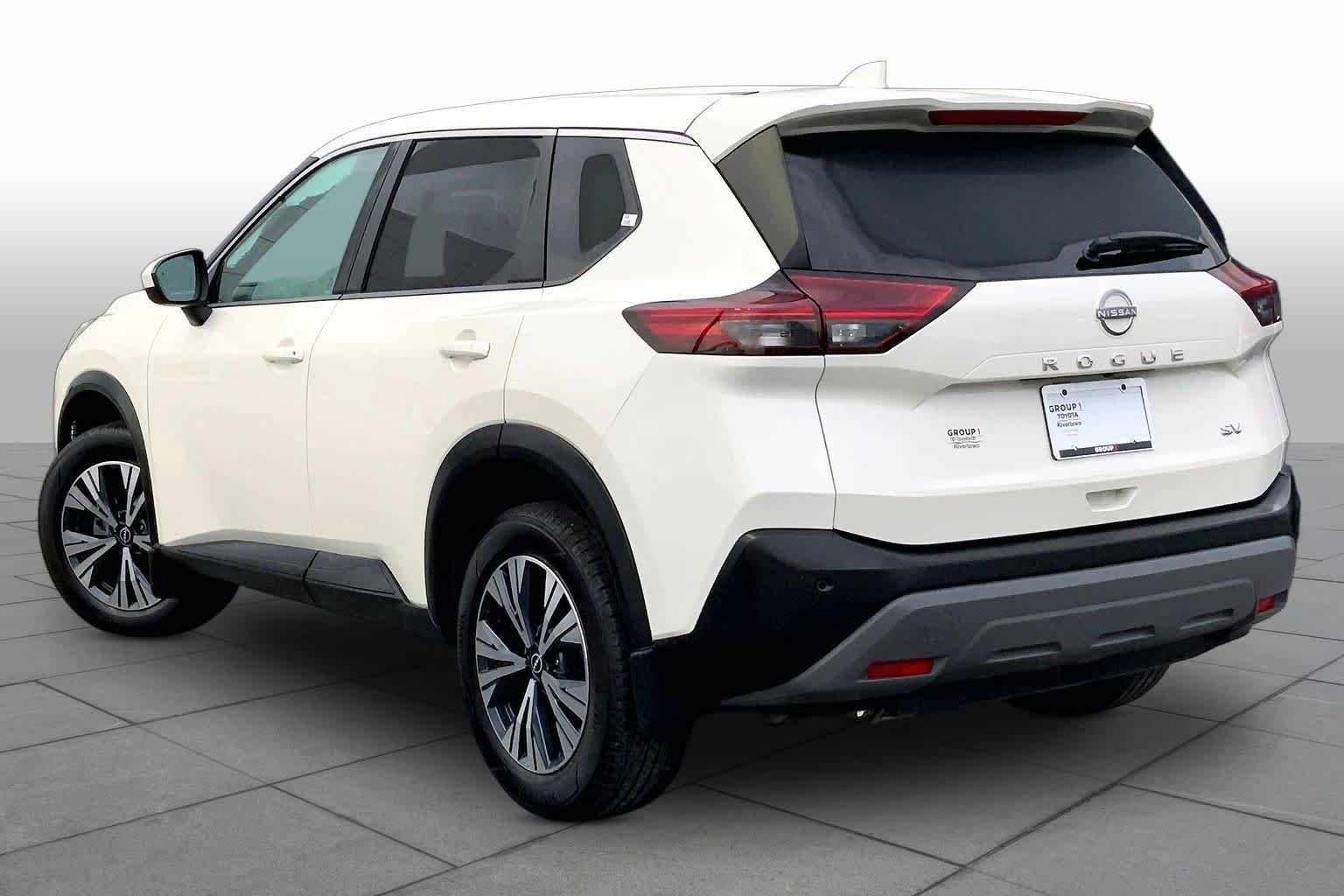 Used 2023 Pearl White Tricoat Nissan SV image 11