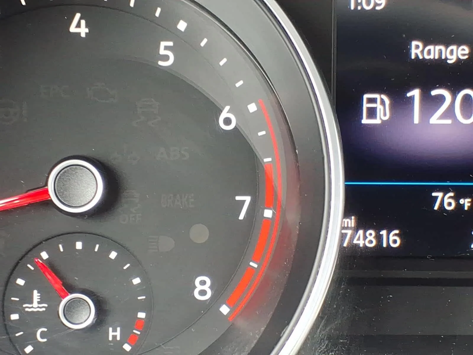 Used 2019 Platinum Gray Metallic Volkswagen S image 14