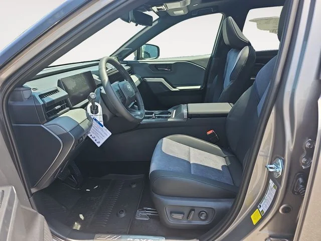 New 2026 Meteor Shower with Midnight Black Metallic roof Toyota XSE image 7