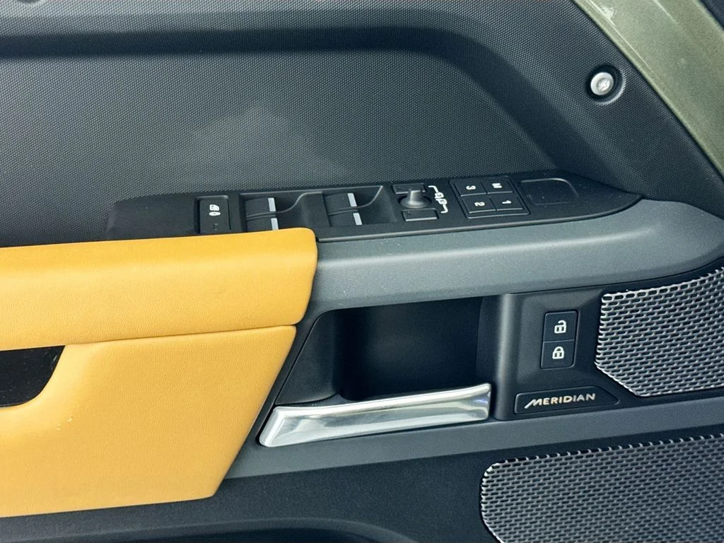 Used 2024 Green Land Rover X image 18