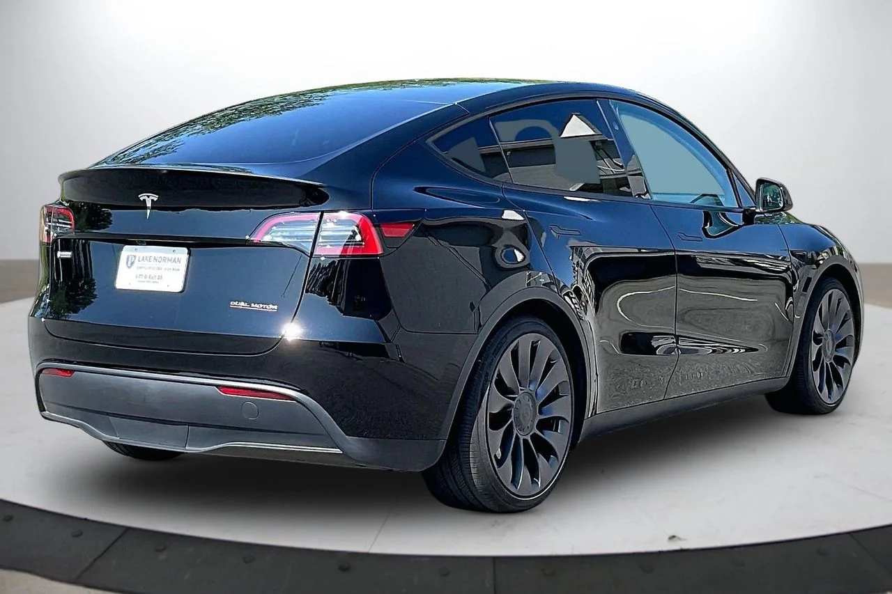Used 2025  Tesla Performance image 9