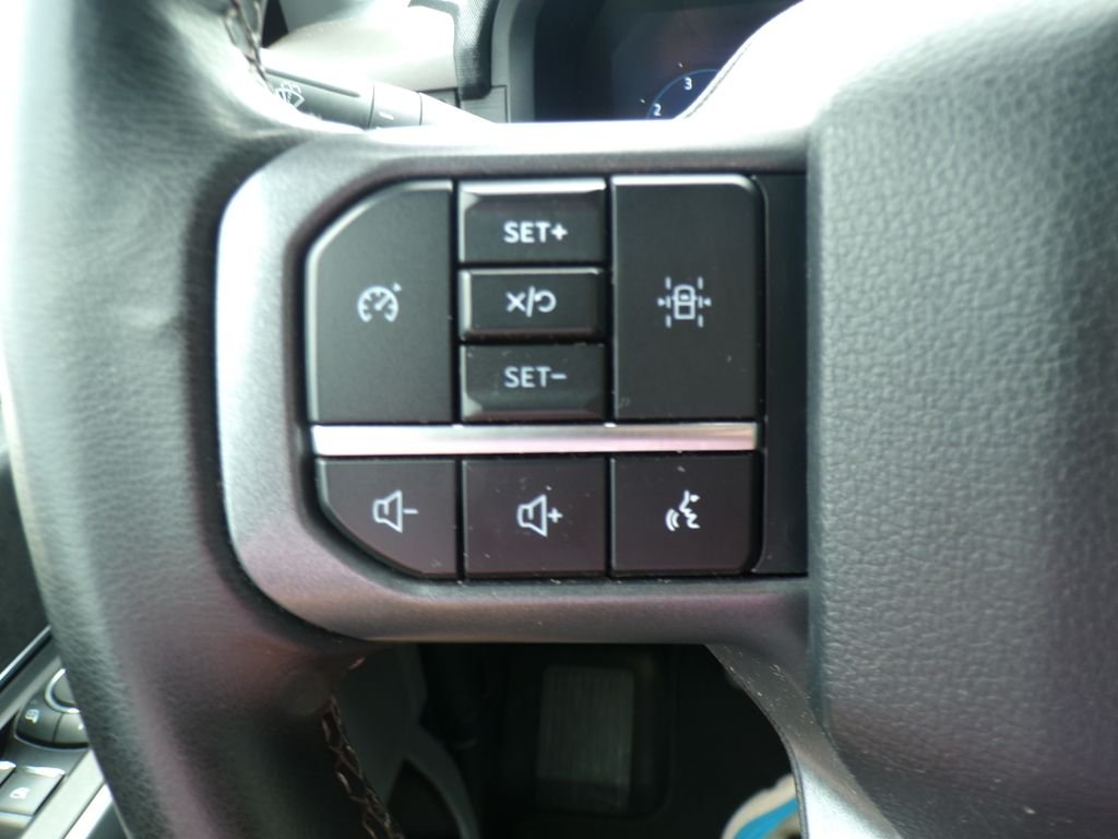 Used 2024 Black Metallic Ford XLT image 15