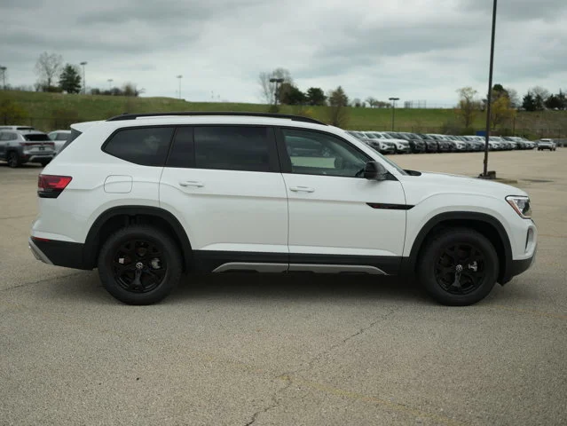 New 2026 Opal White Pearl Volkswagen 2.0T Peak Edition image 9