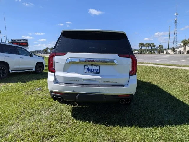Used 2022 WHITE FROST TRICOAT GMC Denali image 4