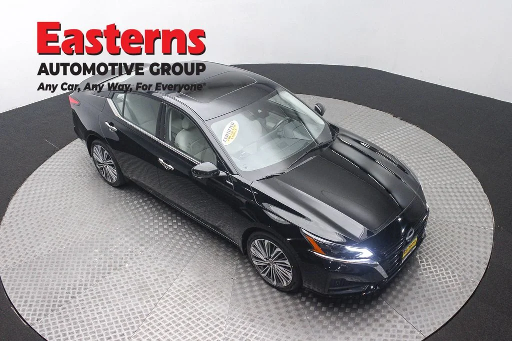 Used 2024 Black Nissan 2.5 SL image 3
