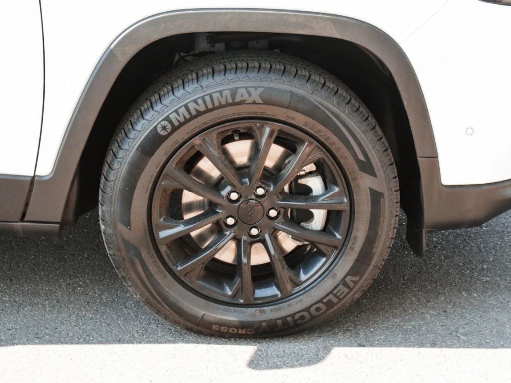 Used 2023 Bright White Clearcoat Jeep Altitude Lux image 4