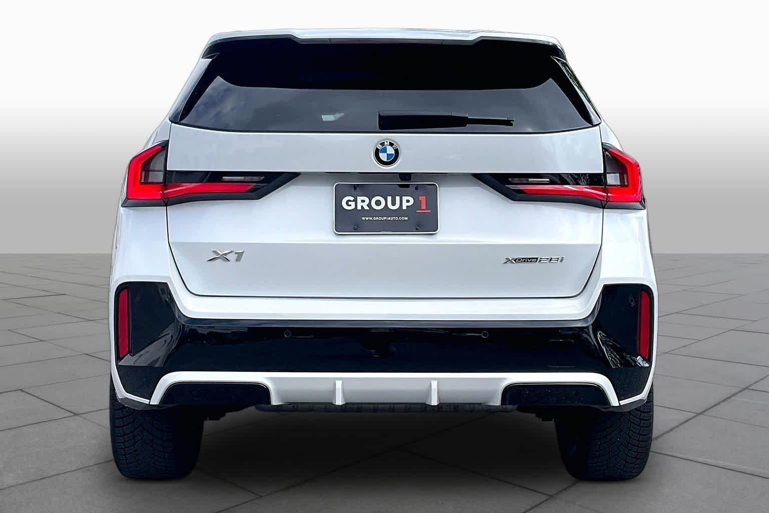 Used 2023 Mineral White Metallic BMW xDrive28i image 4