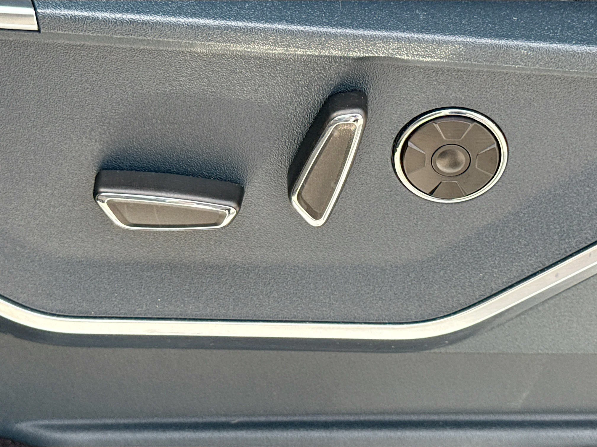 Used 2022 Blue Metallic Ford Limited image 23