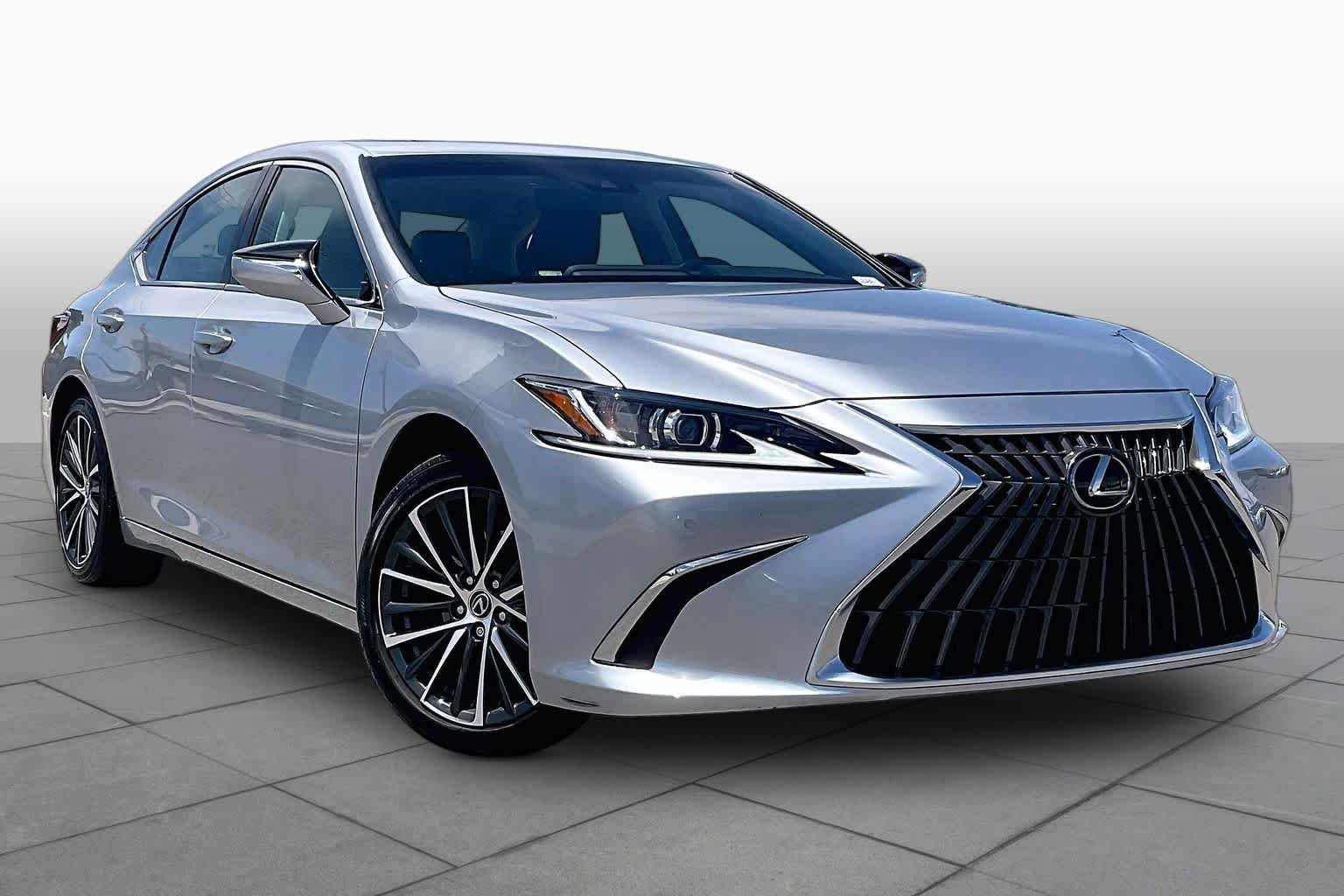 Used 2025 Iridium Lexus  image 3