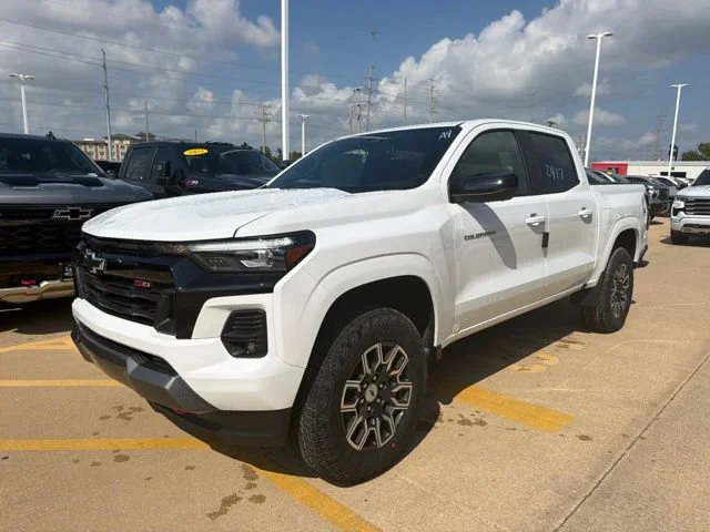 New 2026 Summit White Chevrolet Z71 image 5