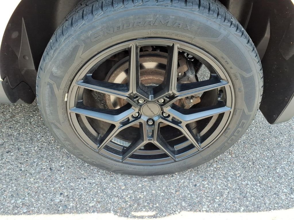 Used 2015 White Lincoln Base image 12
