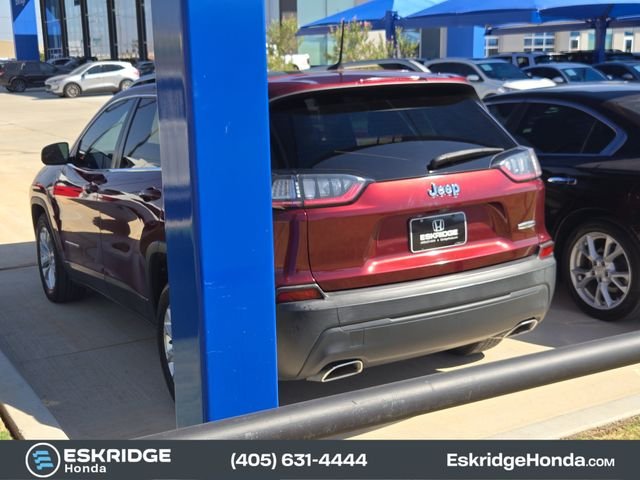 Used 2019 Red Jeep Latitude image 3