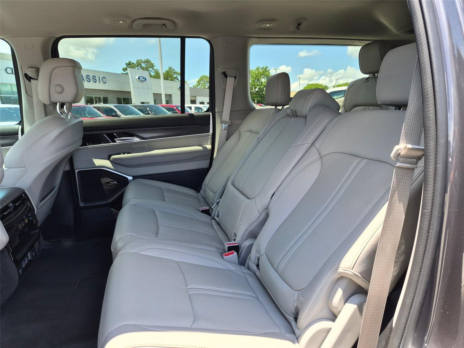 Used 2023 Baltic Gray Metallic Clearcoat Jeep Series II image 26
