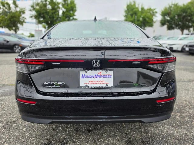 Used 2025 Crystal Black Pearl Honda SE image 5