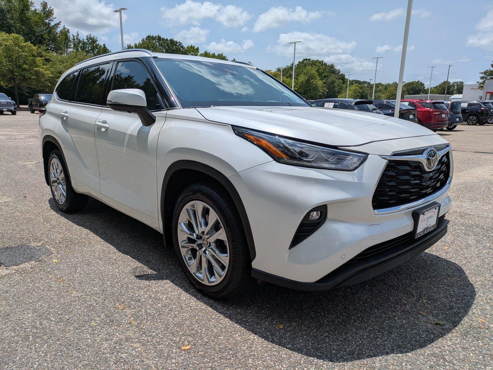 Used 2024 Wind Chill Pearl Toyota Limited image 2
