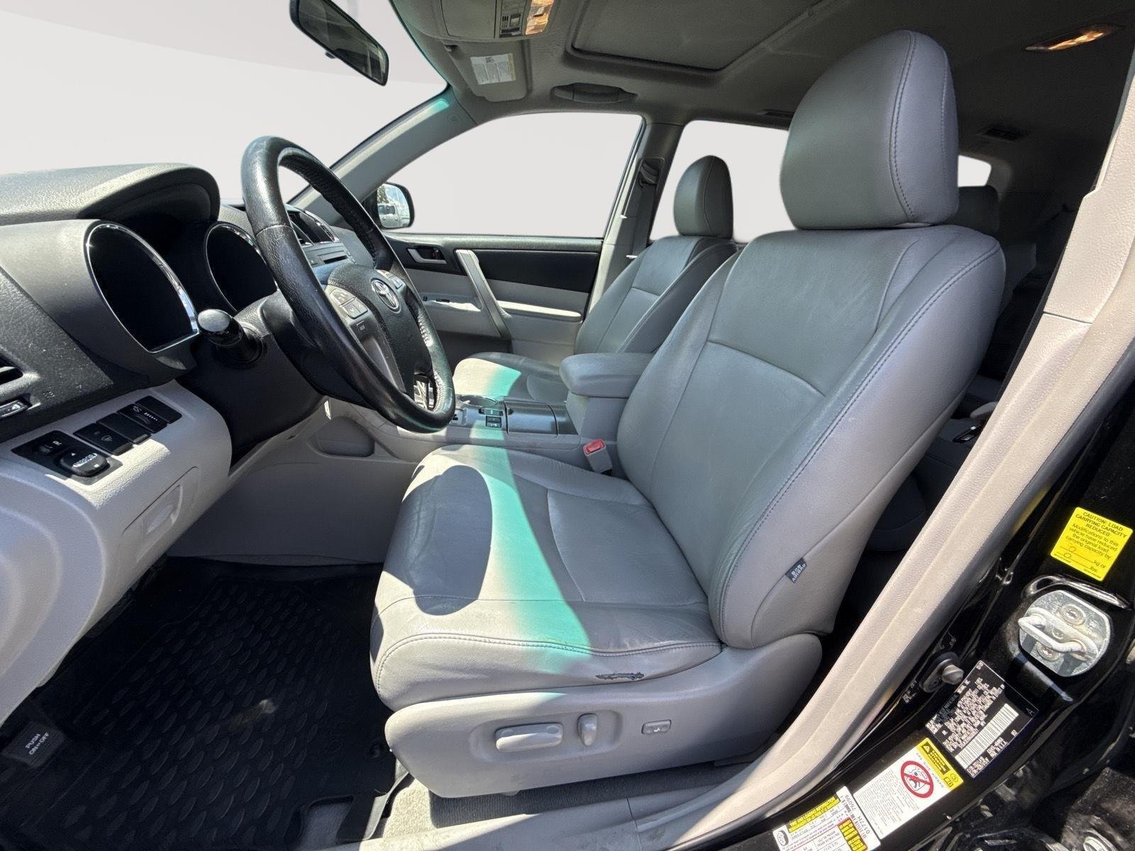 Used 2010 Toyota Highlander SE with VIN 5TDJK3EH9AS009521 for sale in Kansas City
