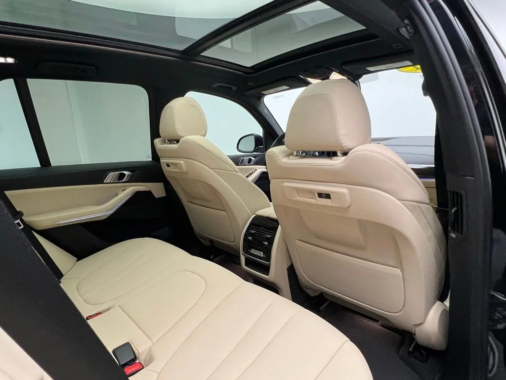 Used 2021 Black BMW sDrive40i image 8