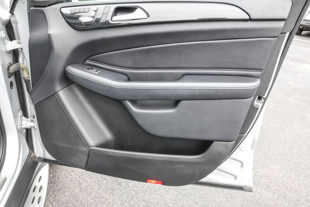 Used 2017  Mercedes-Benz GLS 450 image 41