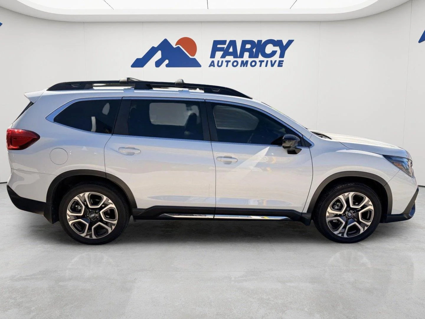 Used 2024 Crystal White Pearl Subaru Limited image 8