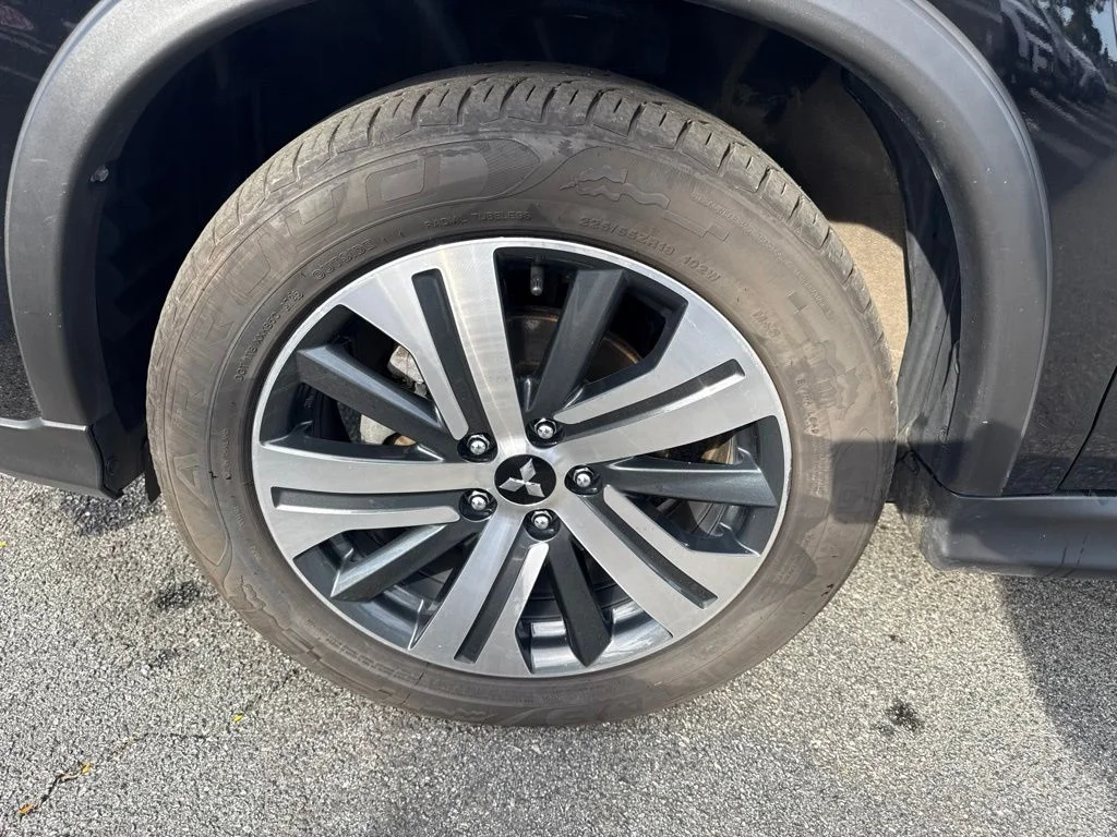 Used 2024 Silver Mitsubishi 2.0 SE image 9