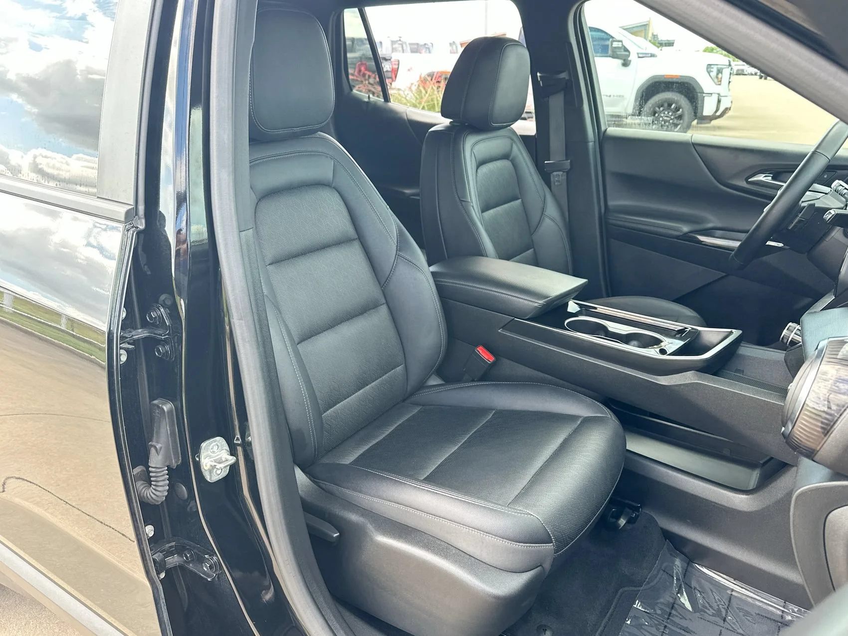 Used 2025 Mosaic Black Metallic Chevrolet FWD LT image 25