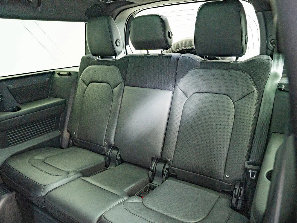 Used 2025 Black Land Rover V8 image 46