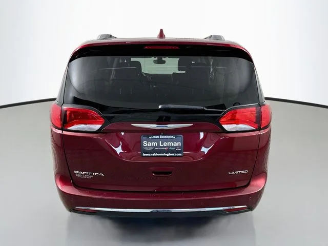 Used 2017 Red Chrysler Limited image 6