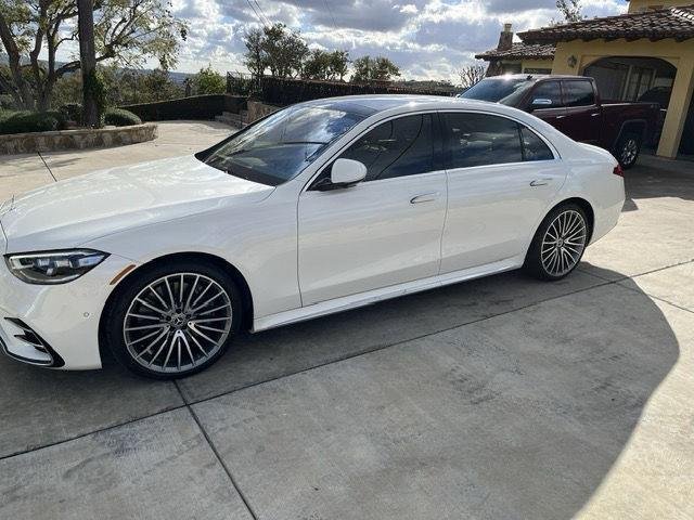 Used 2023 MANUFAKTUR Diamond White Mercedes-Benz S 580 image 1