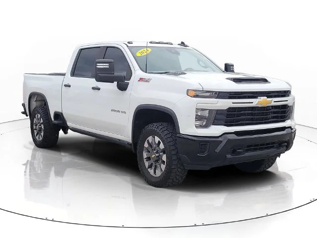 Used 2024 White Chevrolet Custom image 3