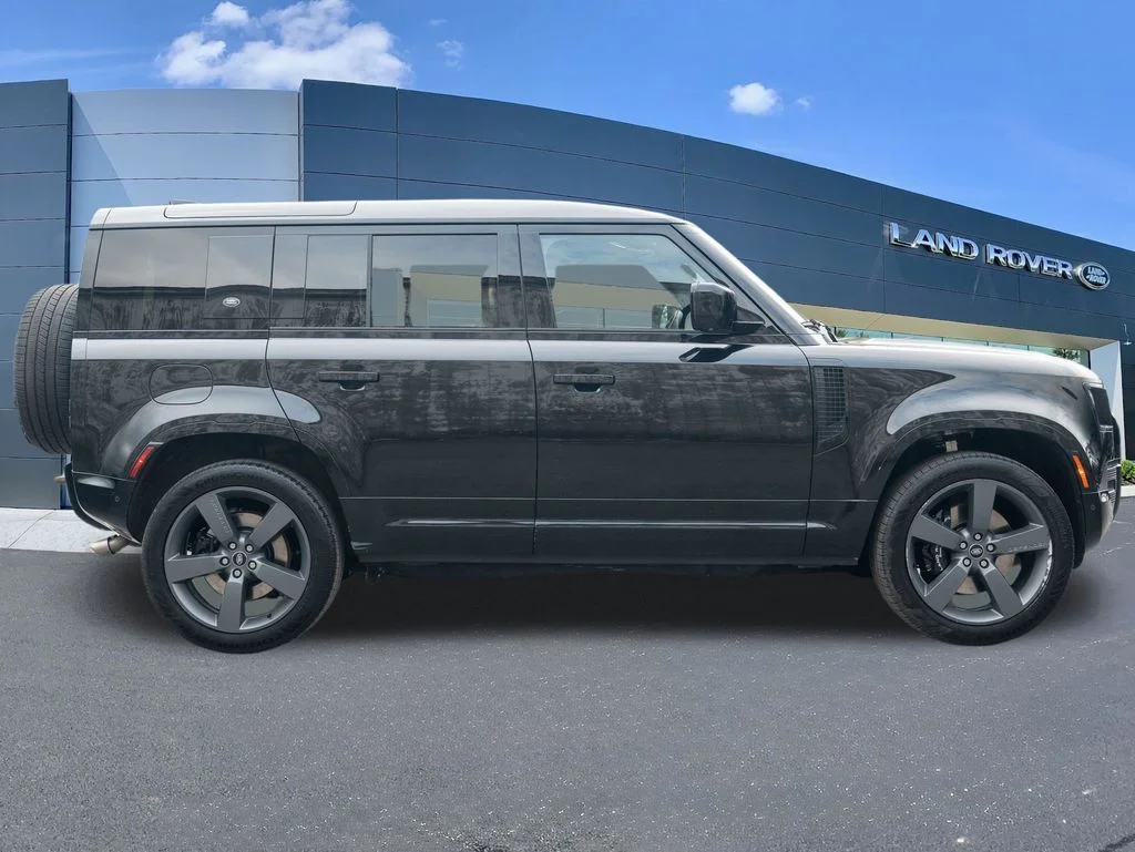 Certified Used 2023 Black Land Rover V8 image 8