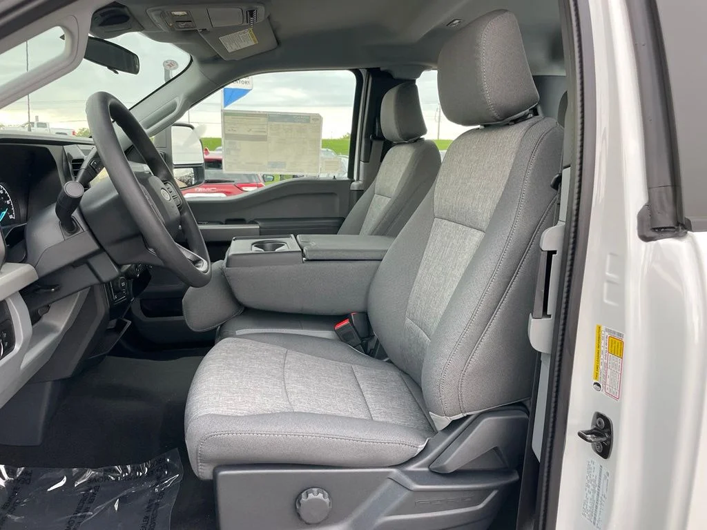 New 2026 Oxford White Ford F-350® XL image 7