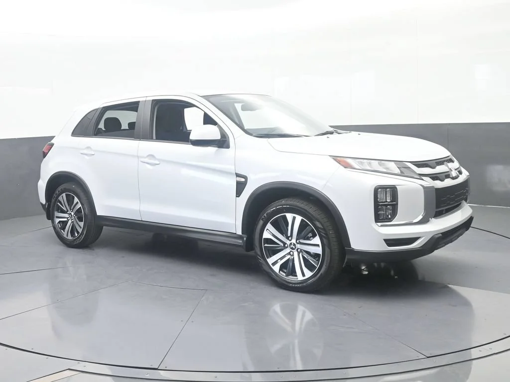 New 2027 White Diamond Mitsubishi 2.0 ES 2WD image 8