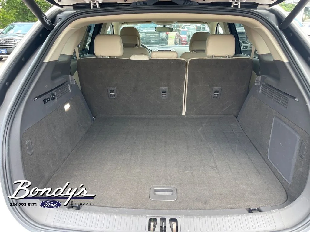 Used 2019 White Platinum Clearcoat Metallic Lincoln Standard image 14