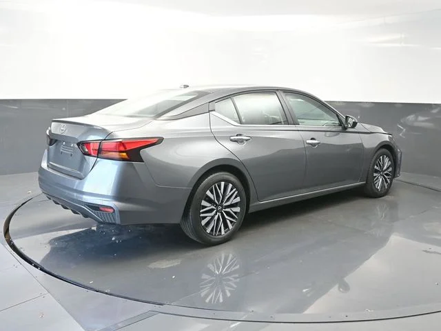 Used 2025 Gray Nissan 2.5 SV image 7