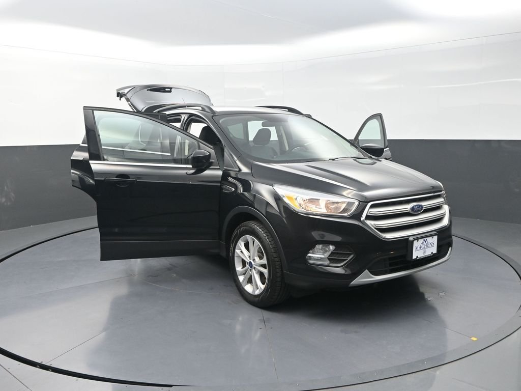 Used 2018 Black Ford SE image 31