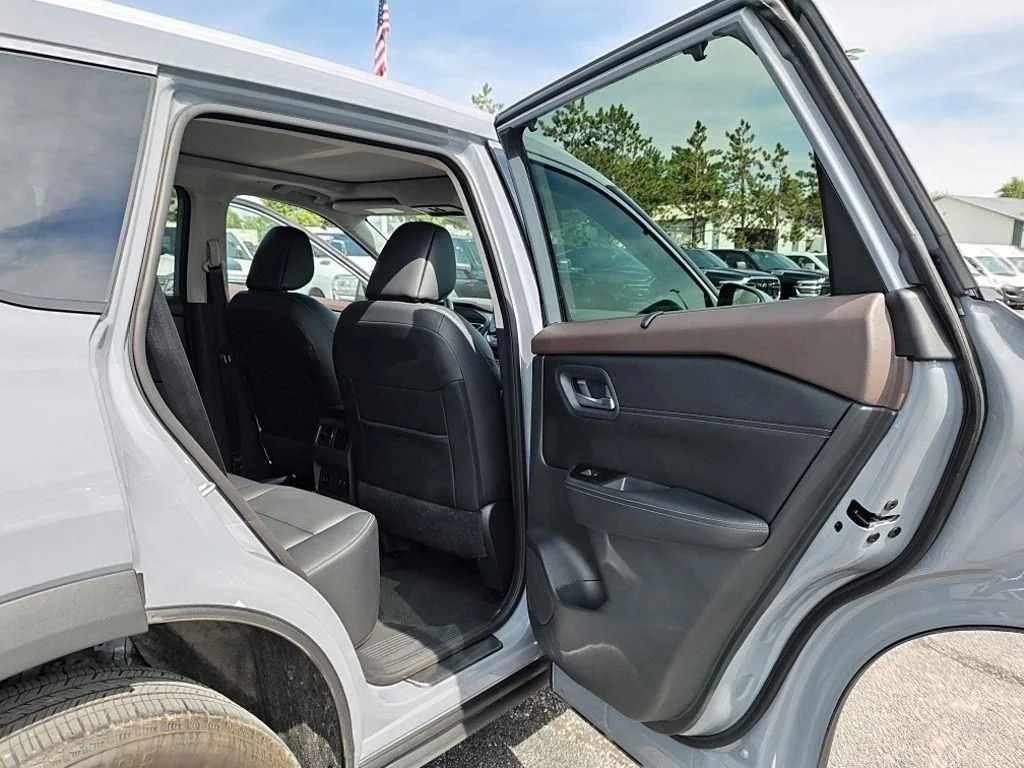 Used 2023 Gray Nissan SL image 33