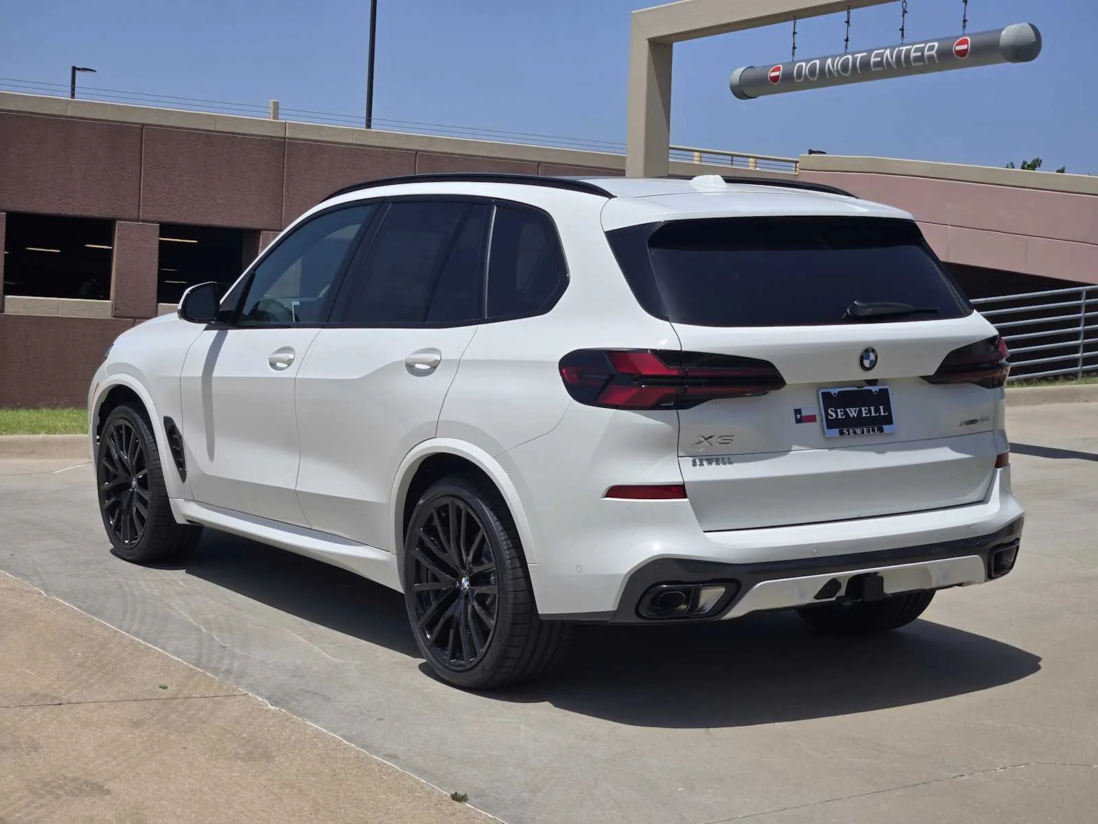 New 2026 Alpine White BMW xDrive40i image 3