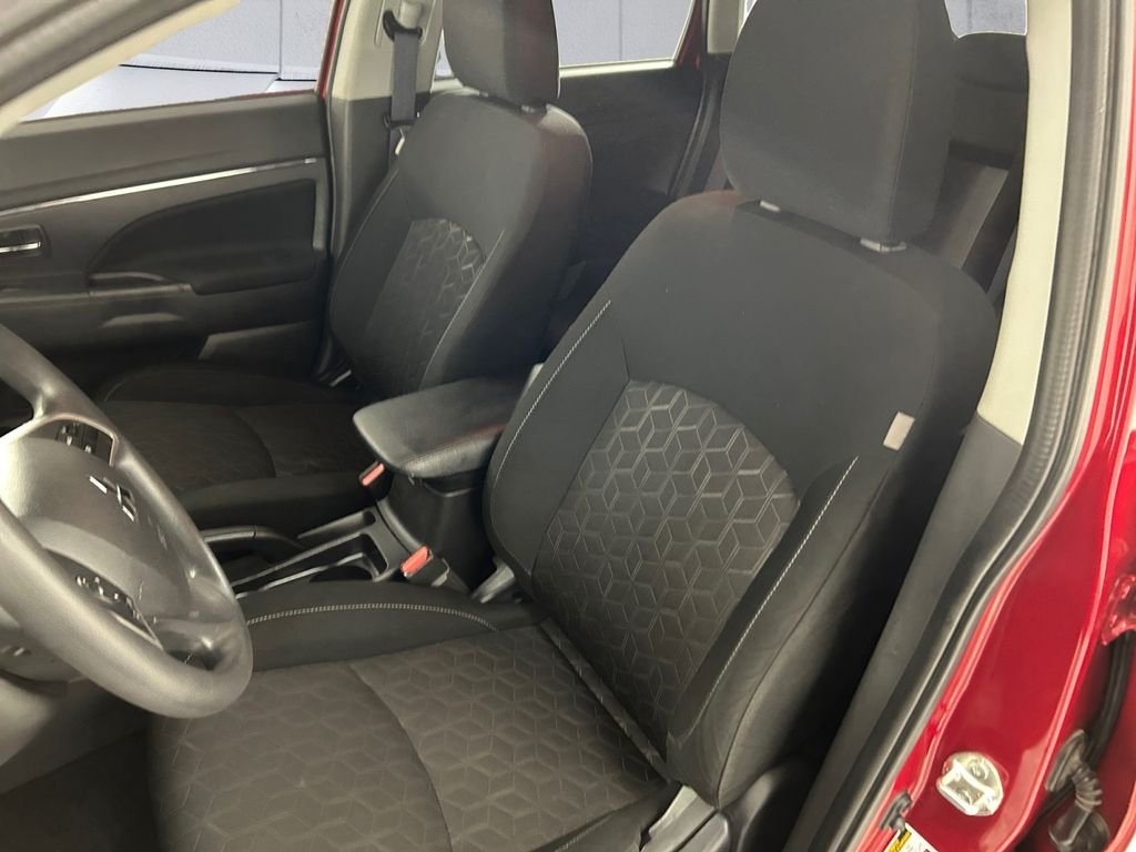 Used 2022 Red Mitsubishi 2.0 ES image 8
